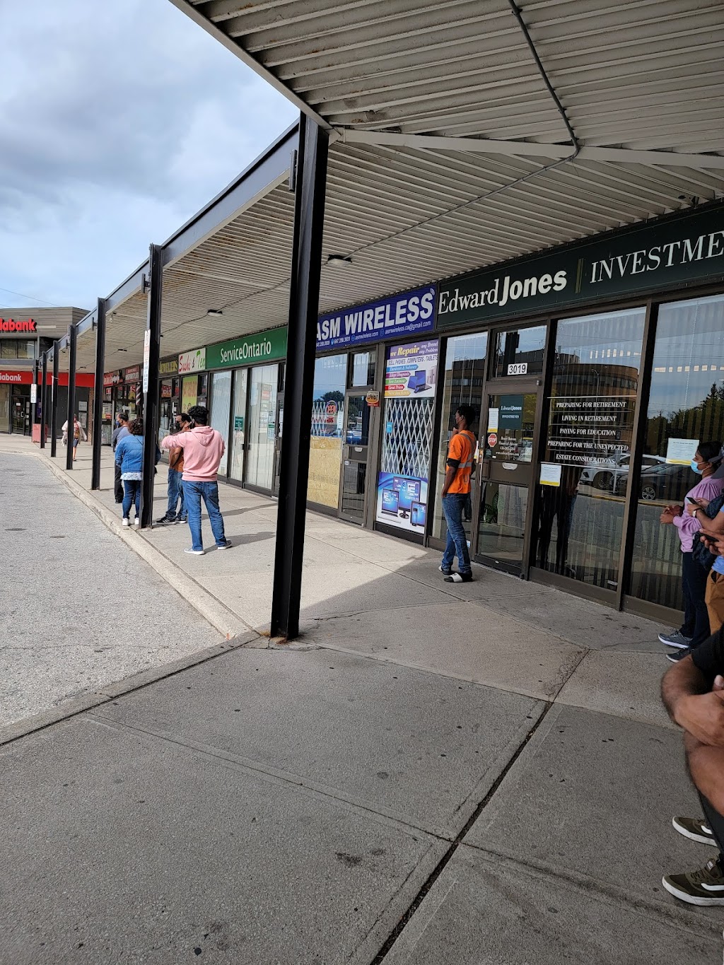 ServiceOntario | 3025 Kingston Rd, Scarborough, ON M1M 1P1, Canada | Phone: (416) 266-2438