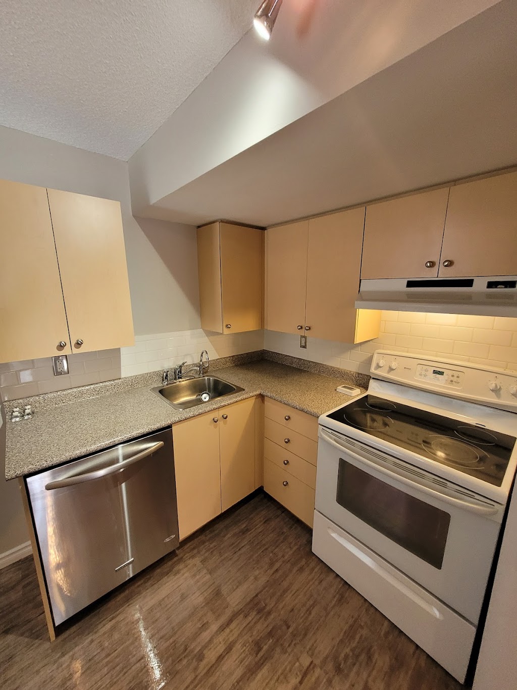Mutz Cleaning Services | 537 Lynnbrook Pl, Waterloo, ON N2L 4X4, Canada | Phone: (519) 503-4445