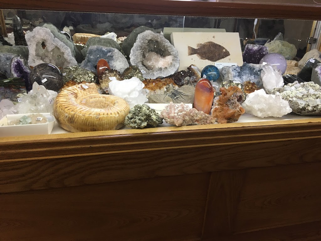 Broken Rock Fossil Shop | 1820 Garfield Rd, Belfast, PE C0A 1A0, Canada | Phone: (902) 393-2536