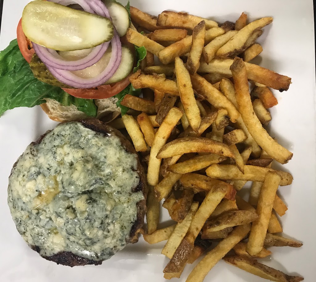 Paddingtons Pub | 18 Ontario St N, Grand Bend, ON N0M 1T0, Canada | Phone: (519) 238-5788