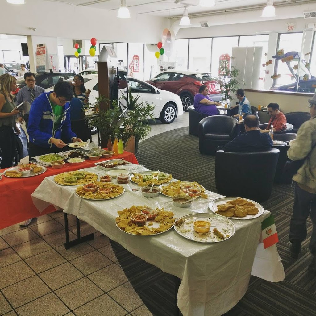 Heninger Toyota | 3640 Macleod Trail, Calgary, AB T2G 2P9, Canada | Phone: (403) 243-8000