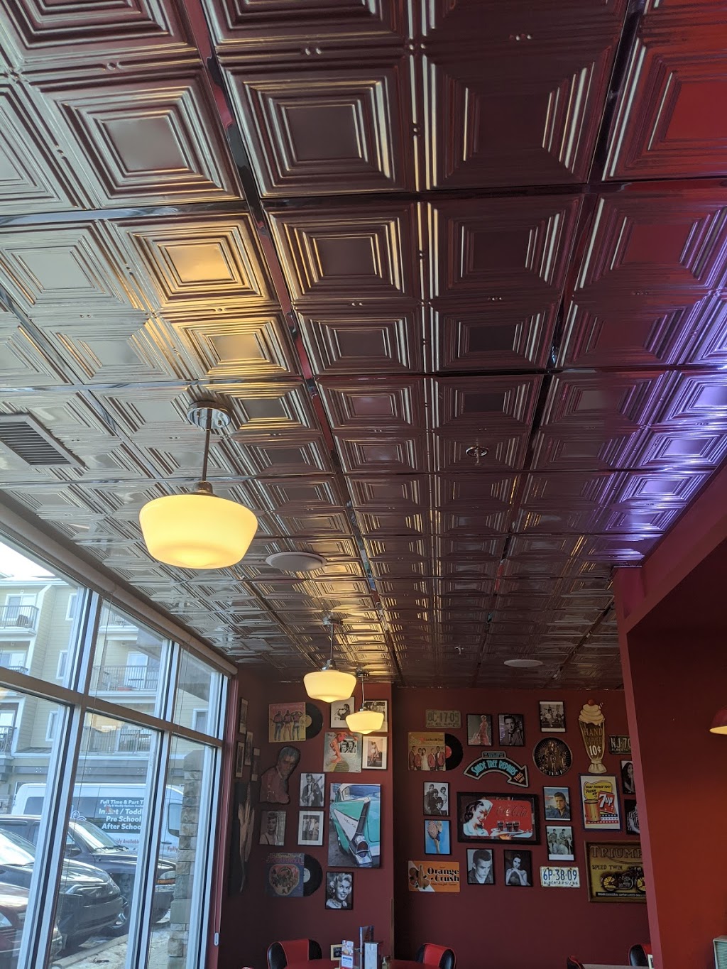 Kens Diner | 6104 Schonsee Way, Edmonton, AB T5Z 0K6, Canada | Phone: (780) 244-5367