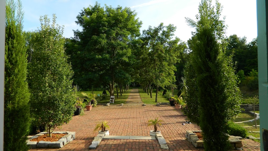Spindle Tree Manor | 6248 County Rd 4, Tamworth, ON K0K 3G0, Canada | Phone: (613) 388-2232
