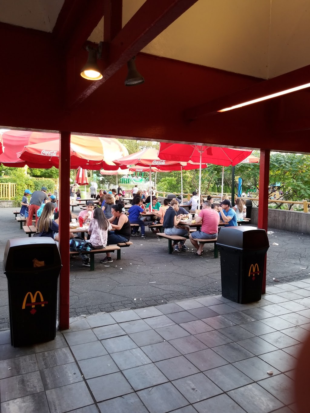 McDonalds | Conc. 0-208, Monde Des Petits, La Ronde, Montreal, QC H3C 1A9, Canada | Phone: (514) 393-9171