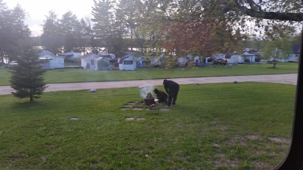 Smith Trailer Park Camp | Lakeshore Rd, Midland, ON L4R 0B9, Canada | Phone: (705) 245-0270