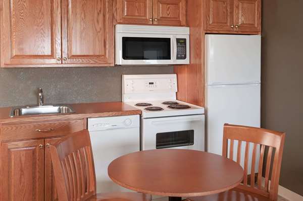 Super 8 by Wyndham Three Hills AB | 208 18 Ave N, Three Hills, AB T0M 2A0, Canada | Phone: (403) 443-8888