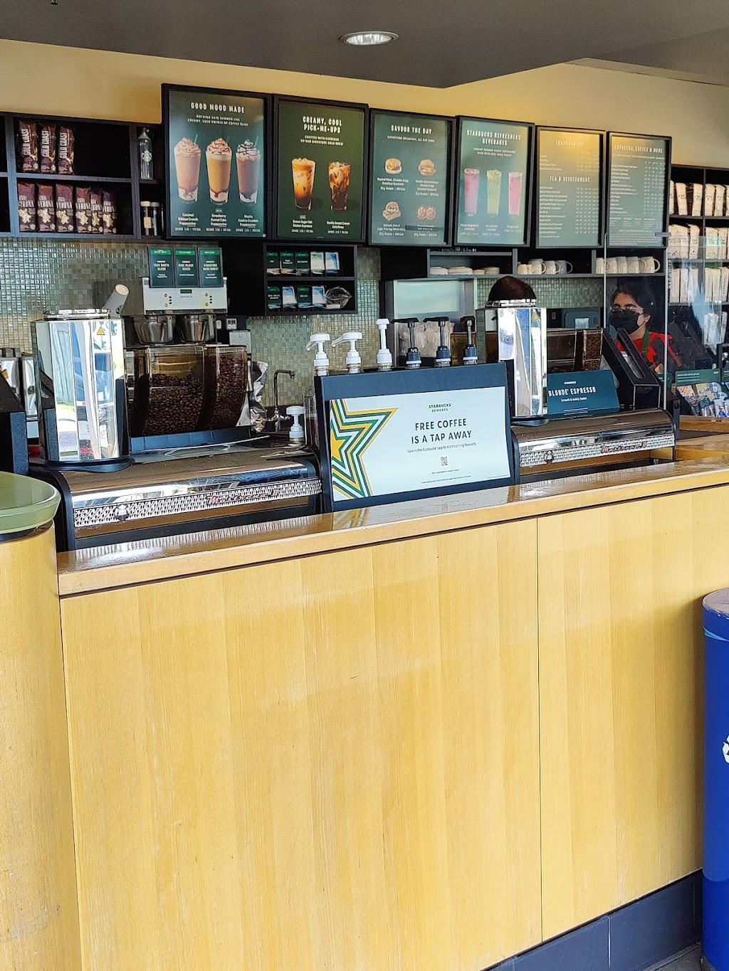 Starbucks | 17130 Leslie St building a unit a, Newmarket, ON L3Y 8K7, Canada | Phone: (905) 830-1426