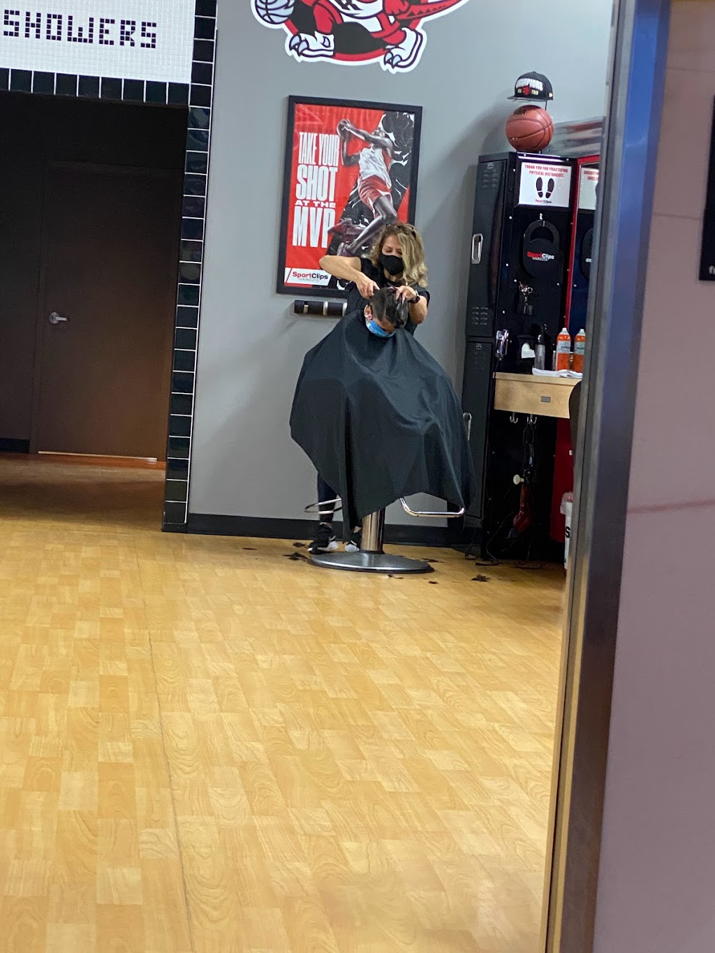 SportClips Haircuts Dorval Oakville | 270 North Service Rd W, Oakville, ON L6M 2R8, Canada | Phone: (905) 815-0123