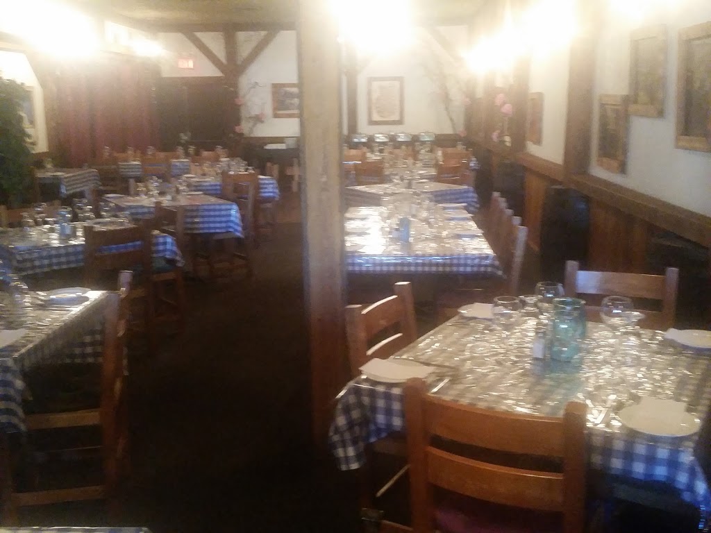 Savvios Family Restaurant | 5948 Main St, Oliver, BC V0H 1T0, Canada | Phone: (250) 498-4418