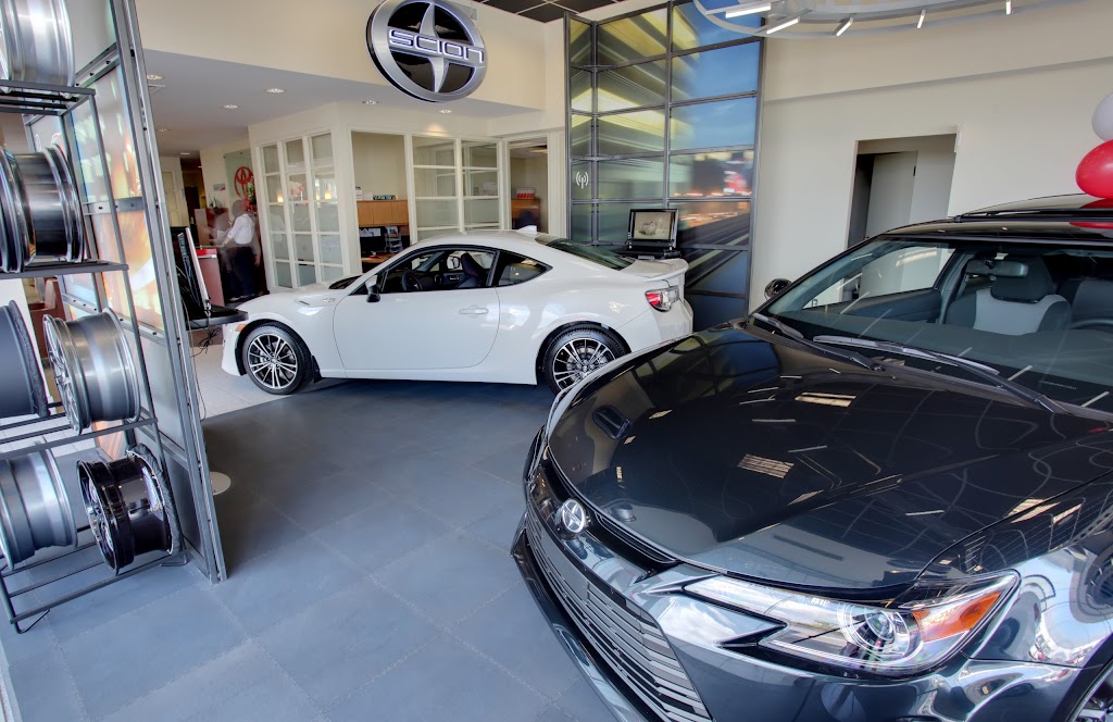 Vimont Toyota Laval | 255 Boul Saint-Martin Est, Laval, QC H7M 1Z1, Canada | Phone: (450) 668-2710