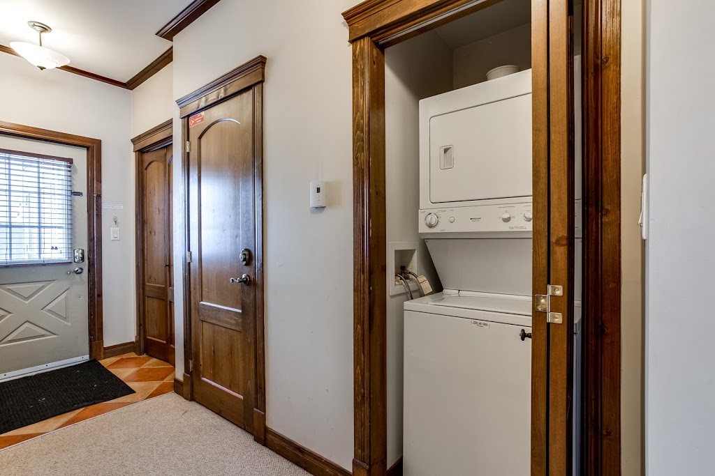 Le Manoir - Condos Mont-Tremblant | 110-7 Chemin des Quatres Sommets, Mont-Tremblant, QC J8E 1C6, Canada | Phone: (877) 287-0036