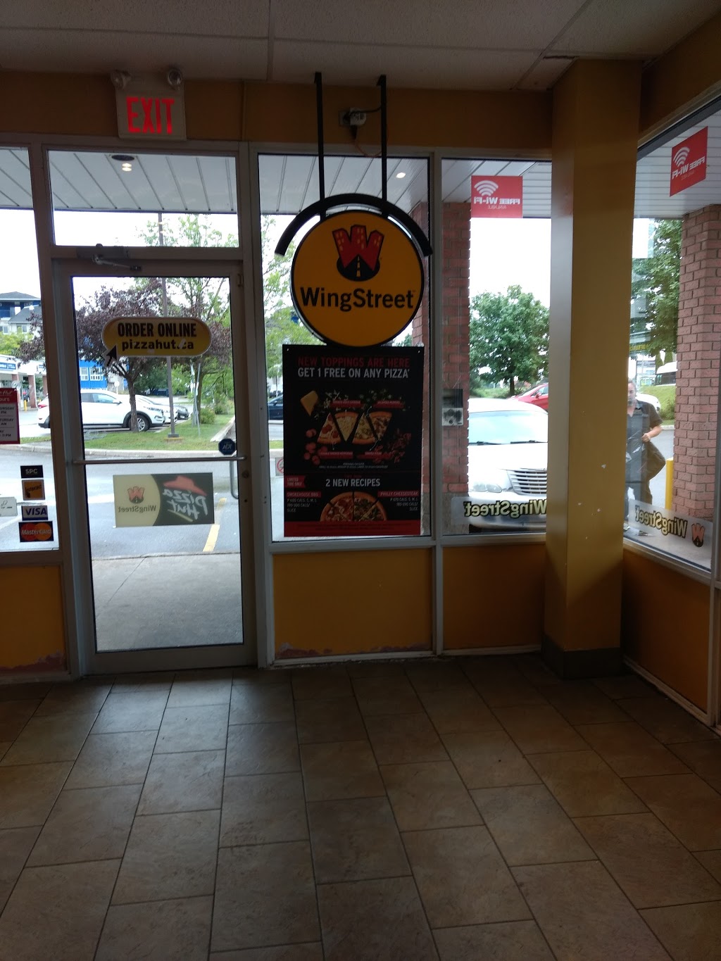 Pizza Hut | 130 Bell Farm Rd, Barrie, ON L4M 6J4, Canada | Phone: (705) 728-2121
