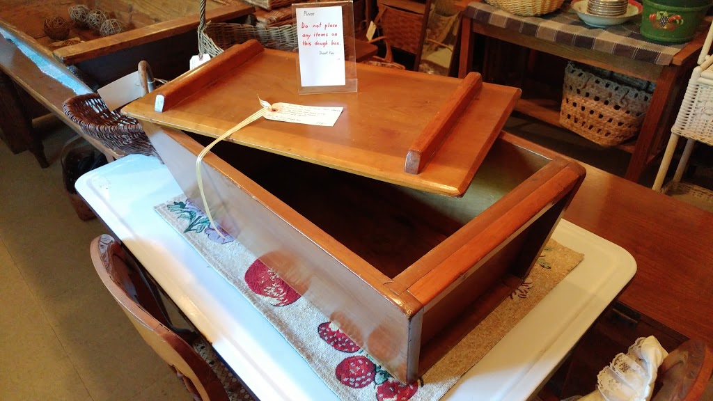 Bs Antiques | 234 Lynx Lake Rd, Huntsville, ON P1H 2J3, Canada | Phone: (705) 789-7929