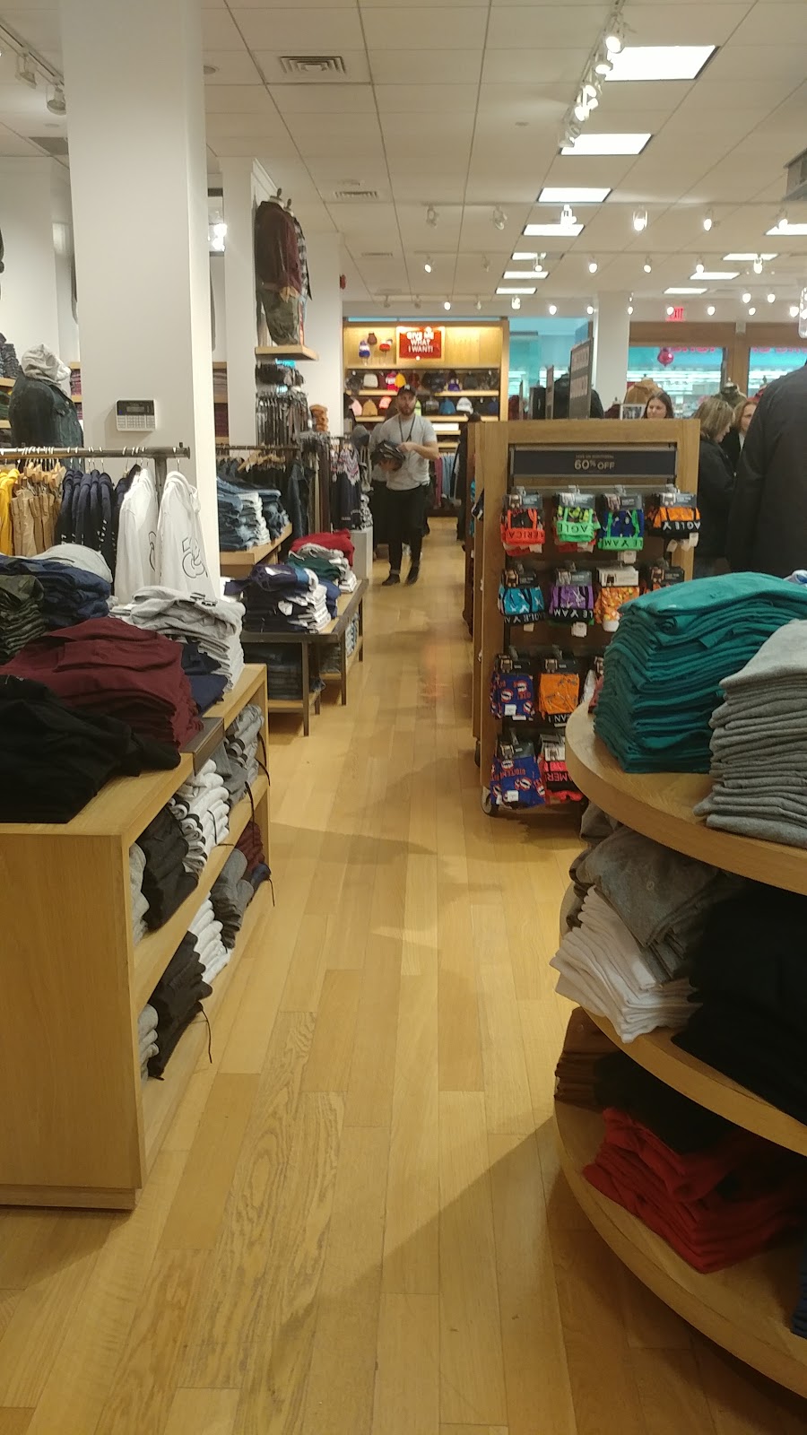 American Eagle Outfitters | 550 King St N Unite E12, Waterloo, ON N2L 5W6, Canada | Phone: (519) 886-6949