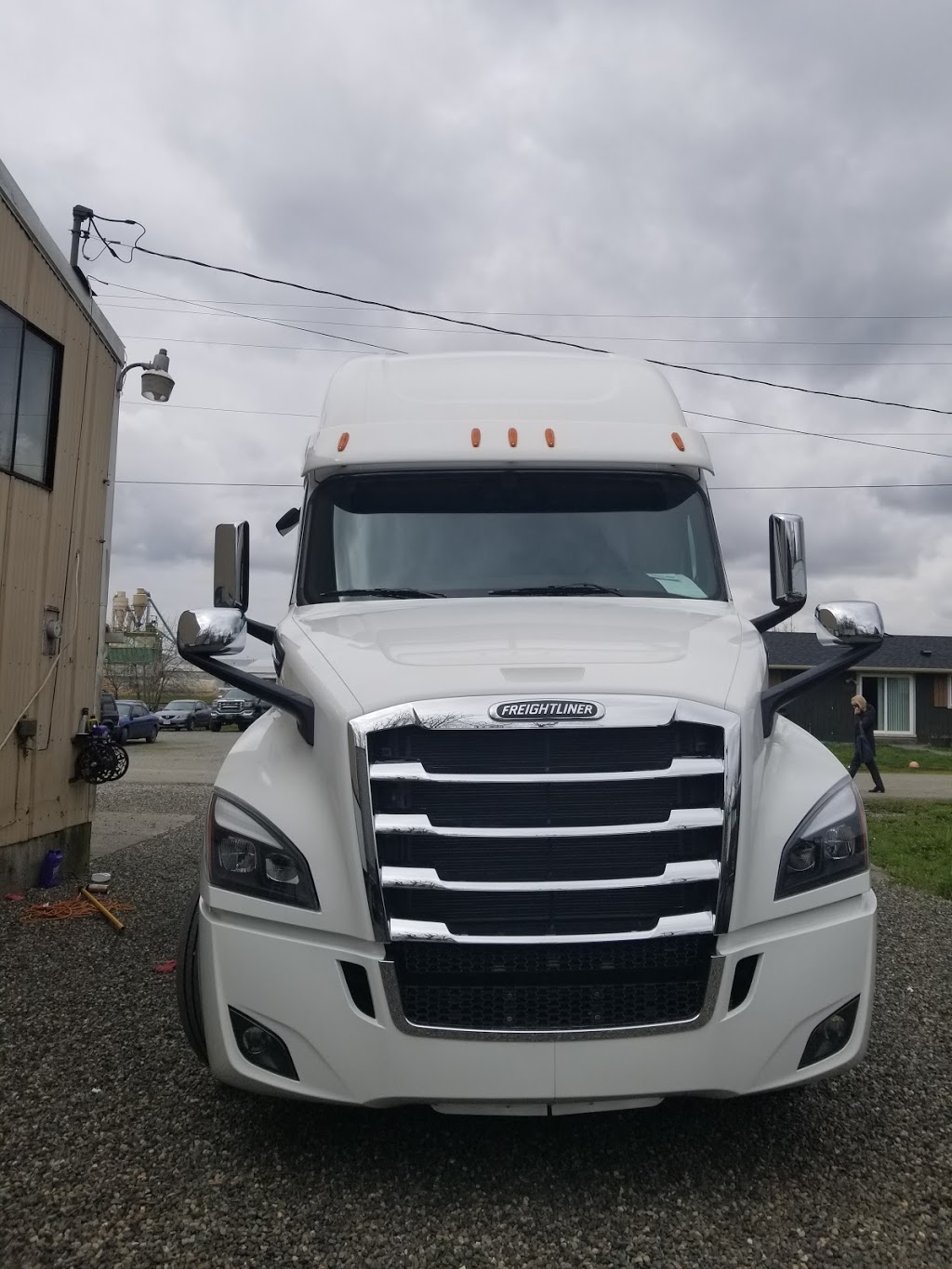 Anker Trucking Inc | 1005 Johnson St, Sumas, WA 98295, USA | Phone: (360) 988-0775