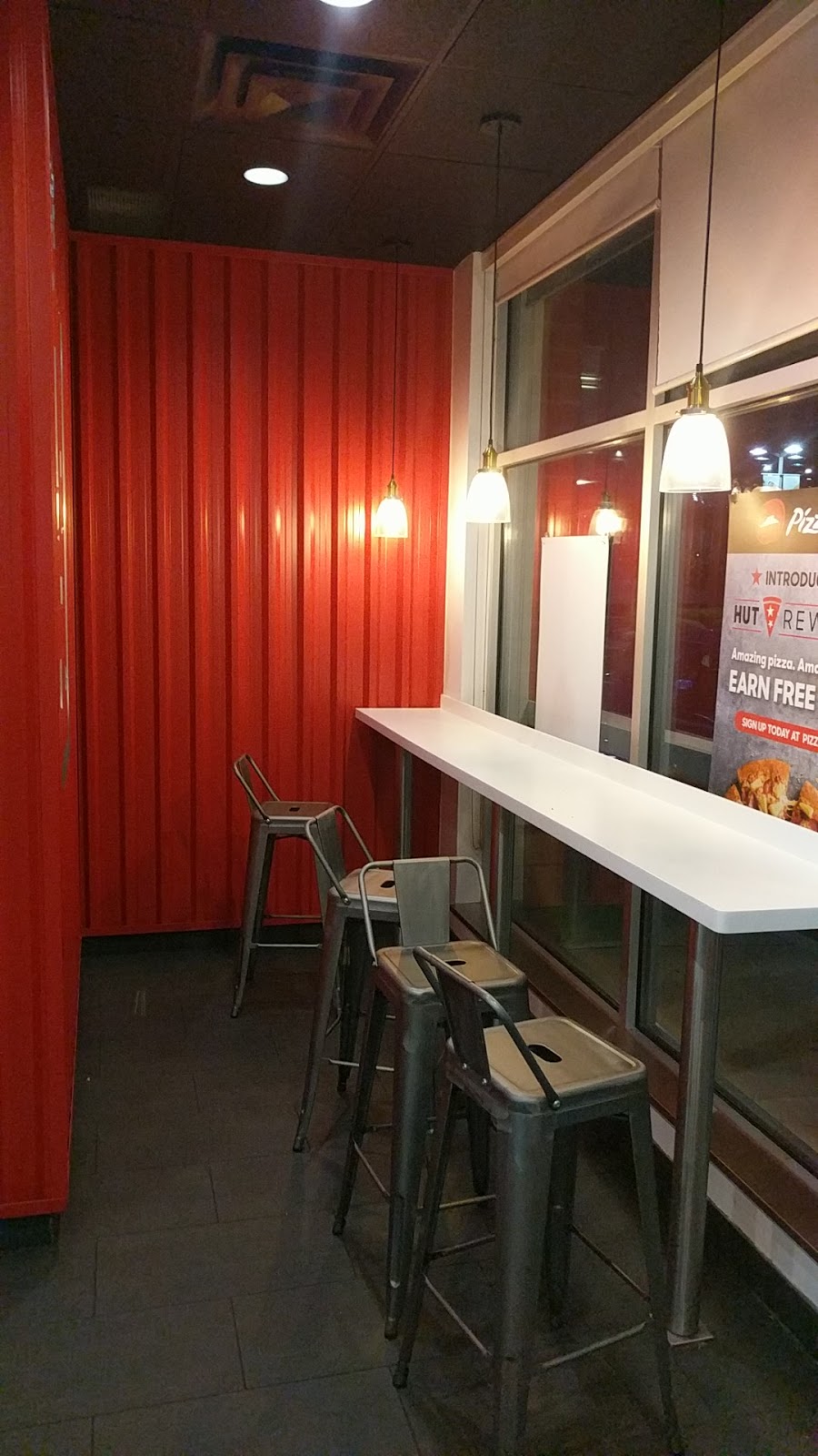 Pizza Hut | 1900 Fowler Dr, Mississauga, ON L5K 0A1, Canada | Phone: (905) 823-0061