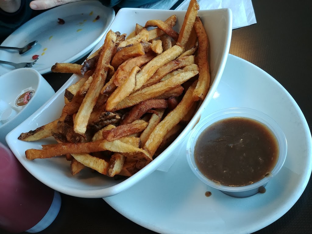 Charlees Restaurant & Lounge | 185 Stadacona St, Winnipeg, MB R2L 0N2, Canada | Phone: (204) 663-6484