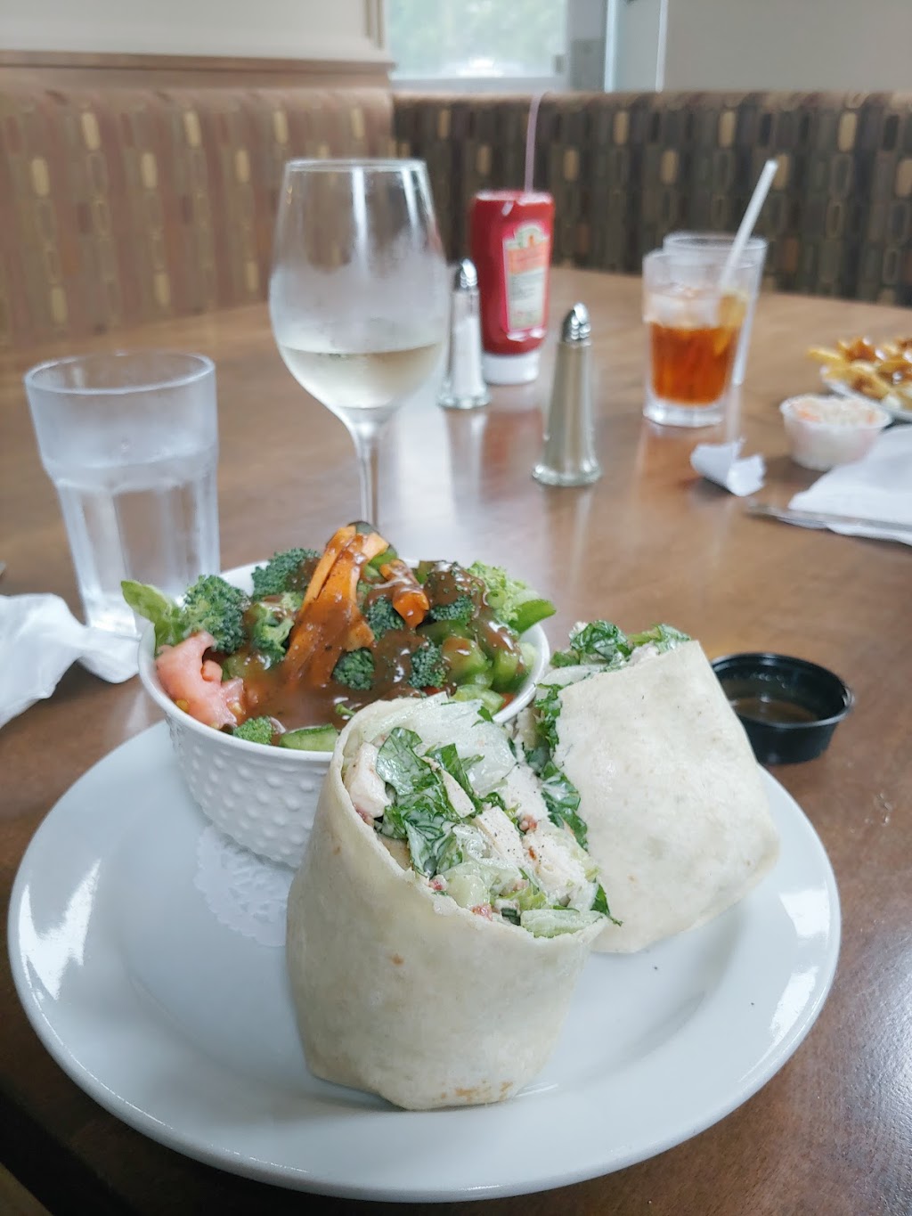 Red Brick Pub & Eatery | 43 Railway Crescent, Hampton, NB E5N 5L2, Canada | Phone: (506) 832-2769