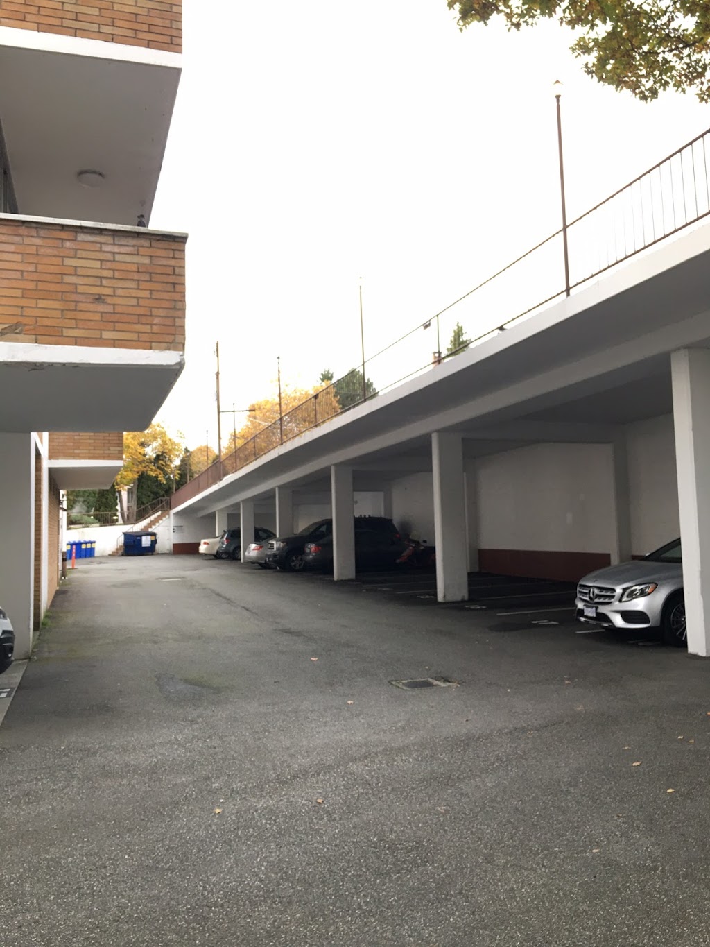 Bayside Towers Apartments | 2085 Bellevue Ave, West Vancouver, BC V7V 1C1, Canada | Phone: (604) 999-2000