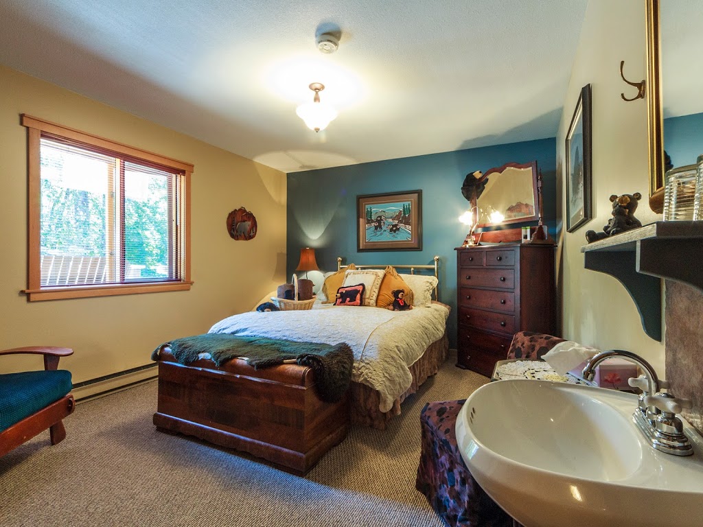 Golden Dreams B&B | 6412 Easy St, Whistler, BC V0N 1B6, Canada | Phone: (604) 932-2667