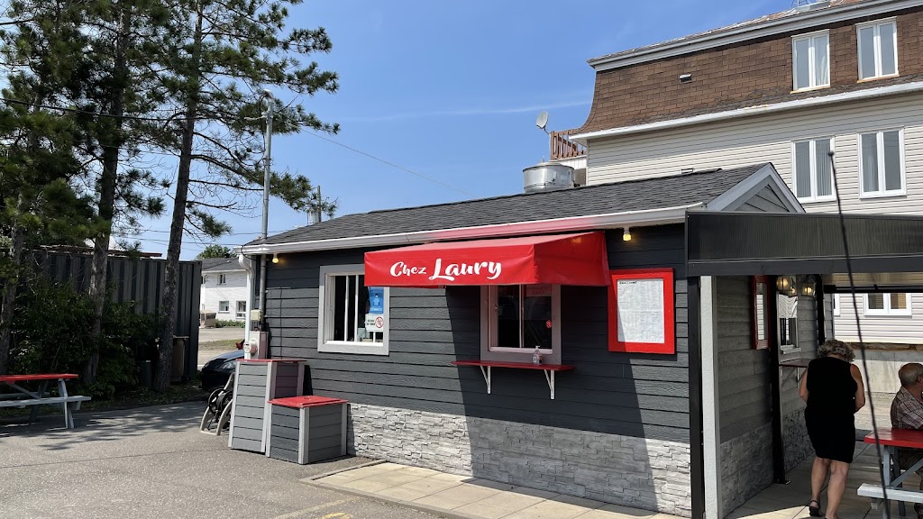 Cantine Chez Laury | 76 Rue Principale N, Saint-Jean-de-Dieu, QC G0L 3M0, Canada | Phone: (418) 963-3666