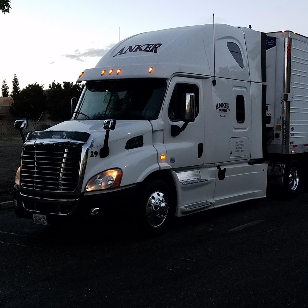 Anker Trucking Inc | 1005 Johnson St, Sumas, WA 98295, USA | Phone: (360) 988-0775