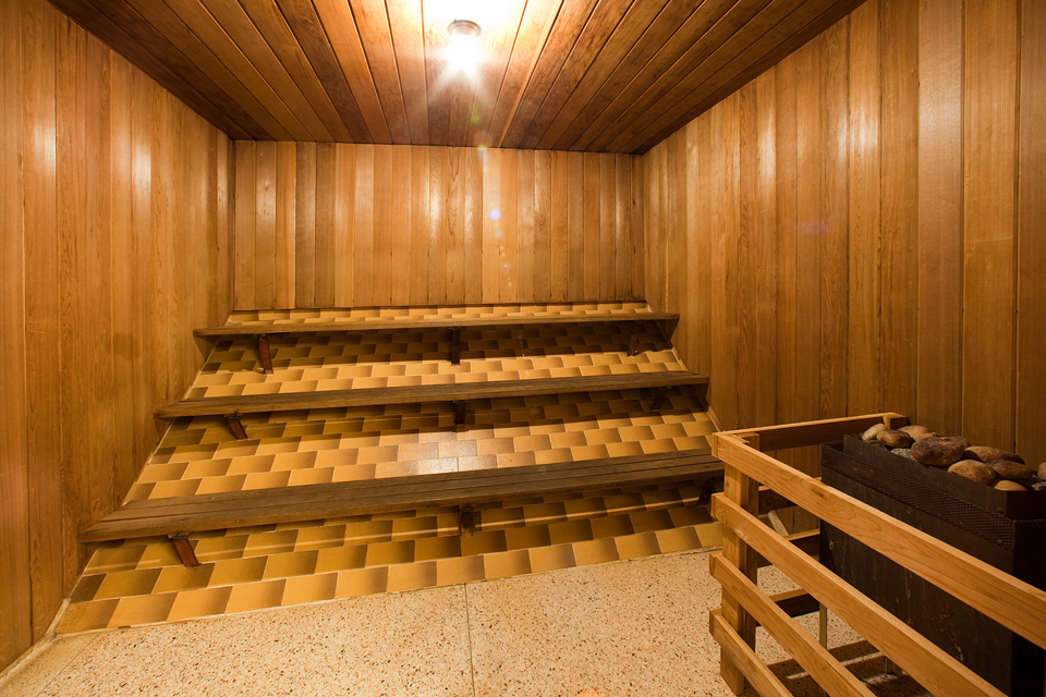 Lord Simcoe Apartments | 4982 Crysler Ave, Niagara Falls, ON L2E 7B4, Canada | Phone: (905) 374-2290