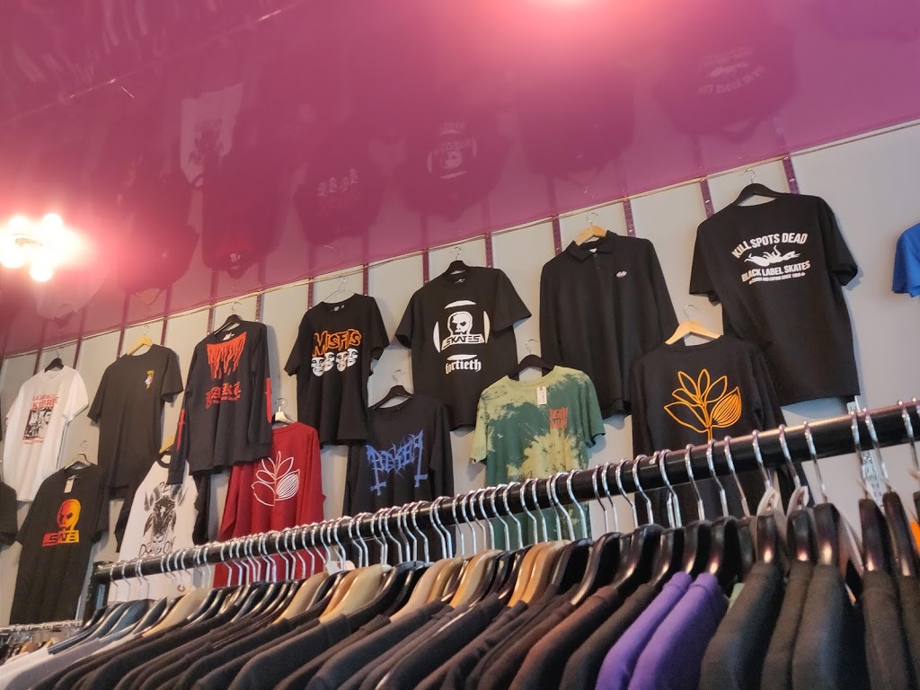 Skull Central | 4302 Boul St-Laurent, Montréal, QC H2W 1Z3, Canada | Phone: (514) 543-6969