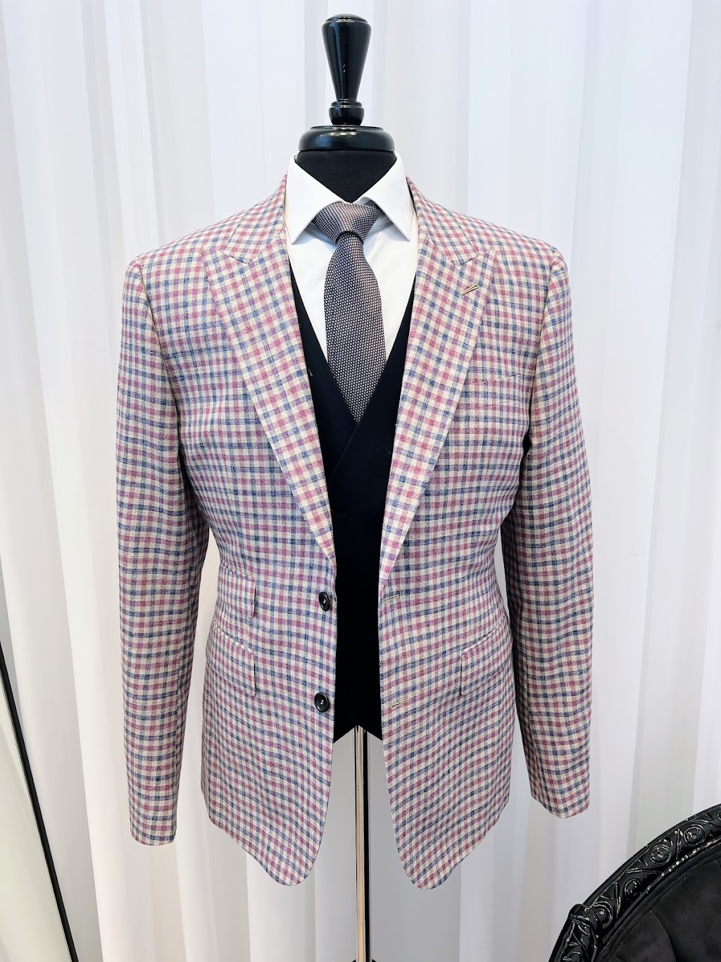 GLORIUS - CUSTOM SUITS | 151 De la, Rue de la Rotonde, Verdun, QC H3E 0E1, Canada | Phone: (819) 446-3232