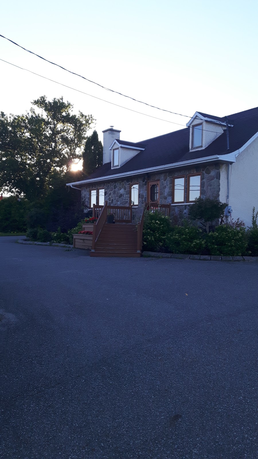 Motel Becancour | 3735 Boul Bécancour, Bécancour, QC G9H 3W7, Canada | Phone: (819) 298-3144