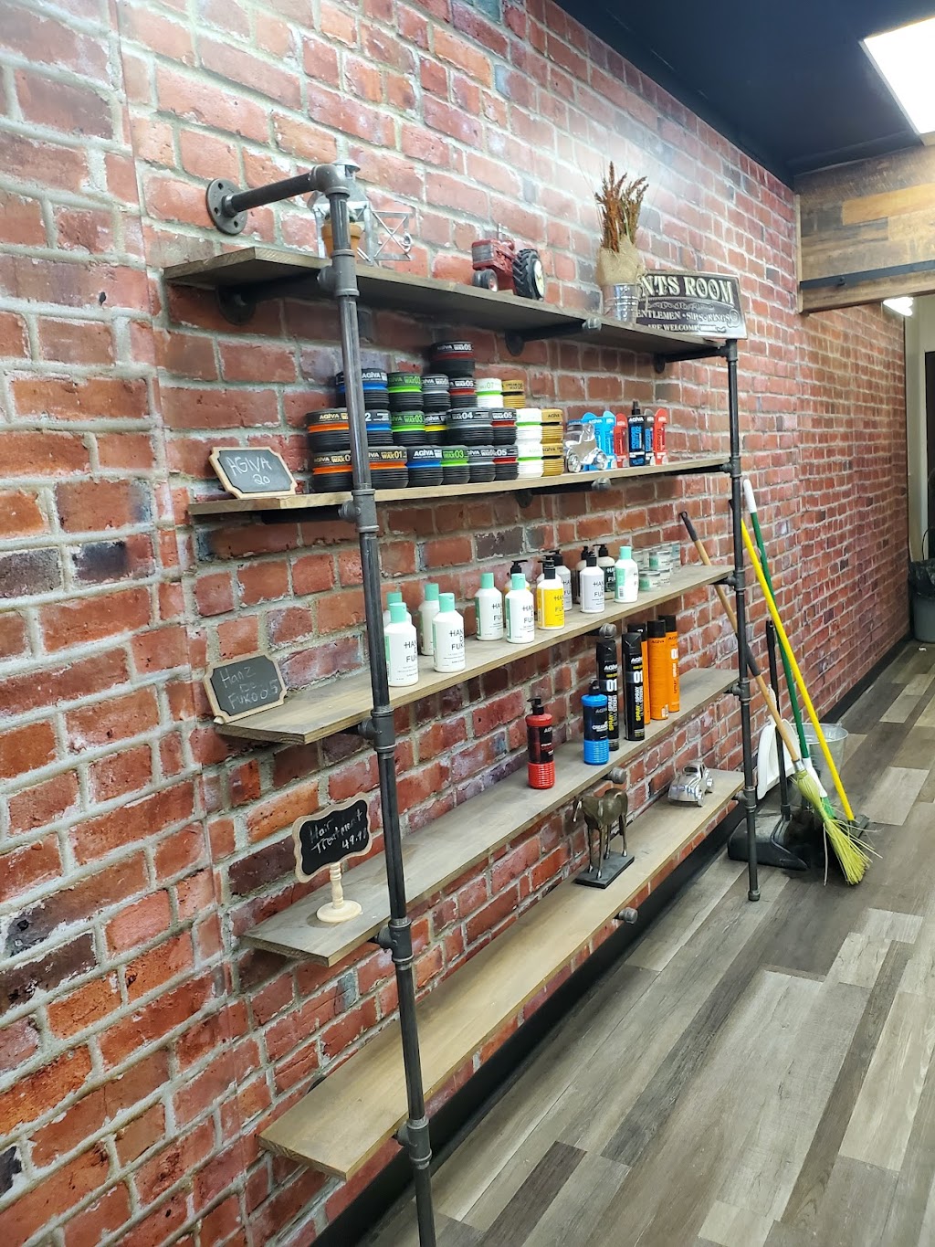 Mr. Barber Millwoods Tipaskin | 3210 82 St NW, Edmonton, AB T6K 3Y3, Canada | Phone: (780) 758-9995