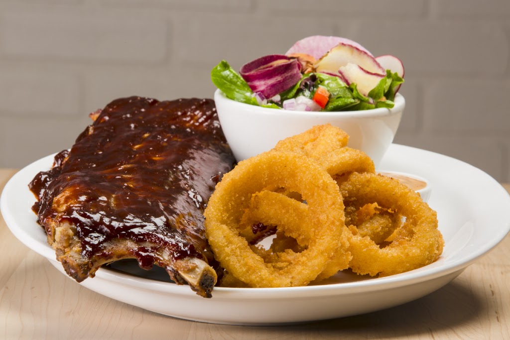 Le Caribou | 390 Rue des Érables, Saint-Elzéar, QC G0S 2J0, Canada | Phone: (581) 224-6686