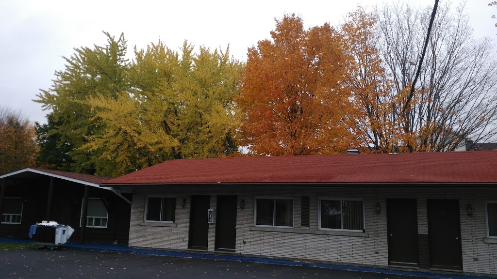 Motel Le Verseau | 7720 QC-132, Sorel-Tracy, QC J3R 1T3, Canada | Phone: (450) 743-3341