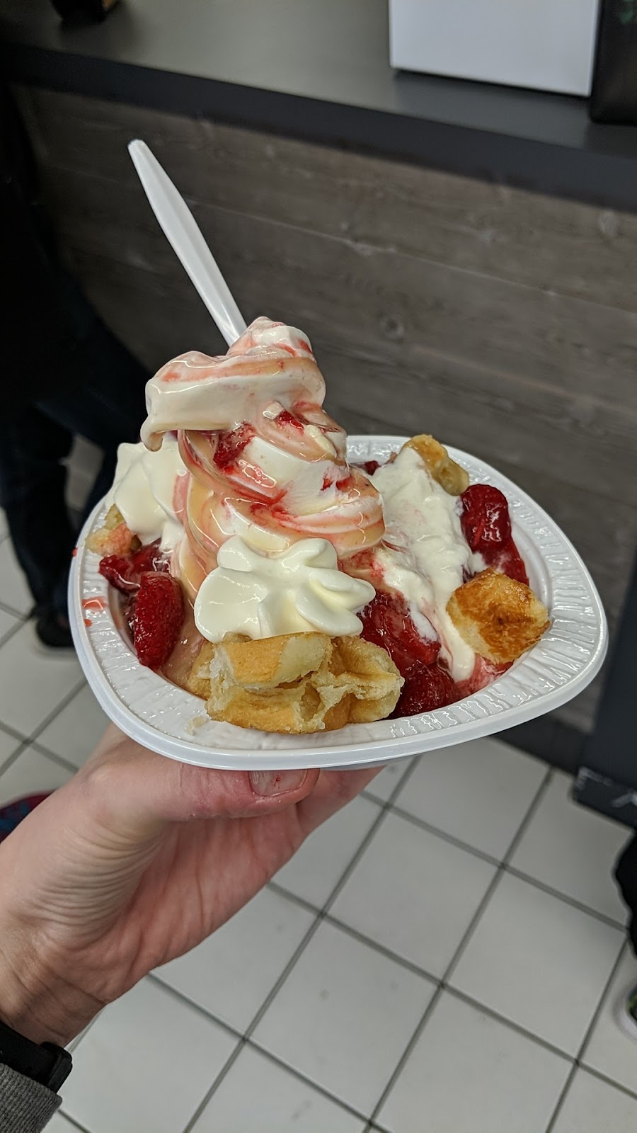 Bar Laitier LOurs Glacé | 3285 1re Ave, Québec, QC G1L 3R2, Canada | Phone: (418) 628-1854