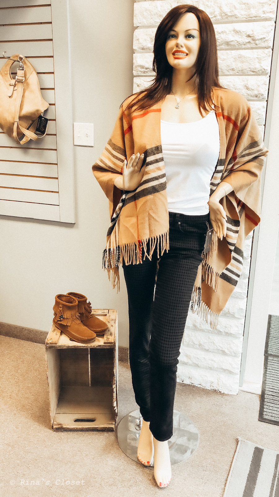 Rina’s Closet | 600 Memorial Drive unit A and B, Winkler, MB R6W 0M6, Canada | Phone: (204) 325-1222
