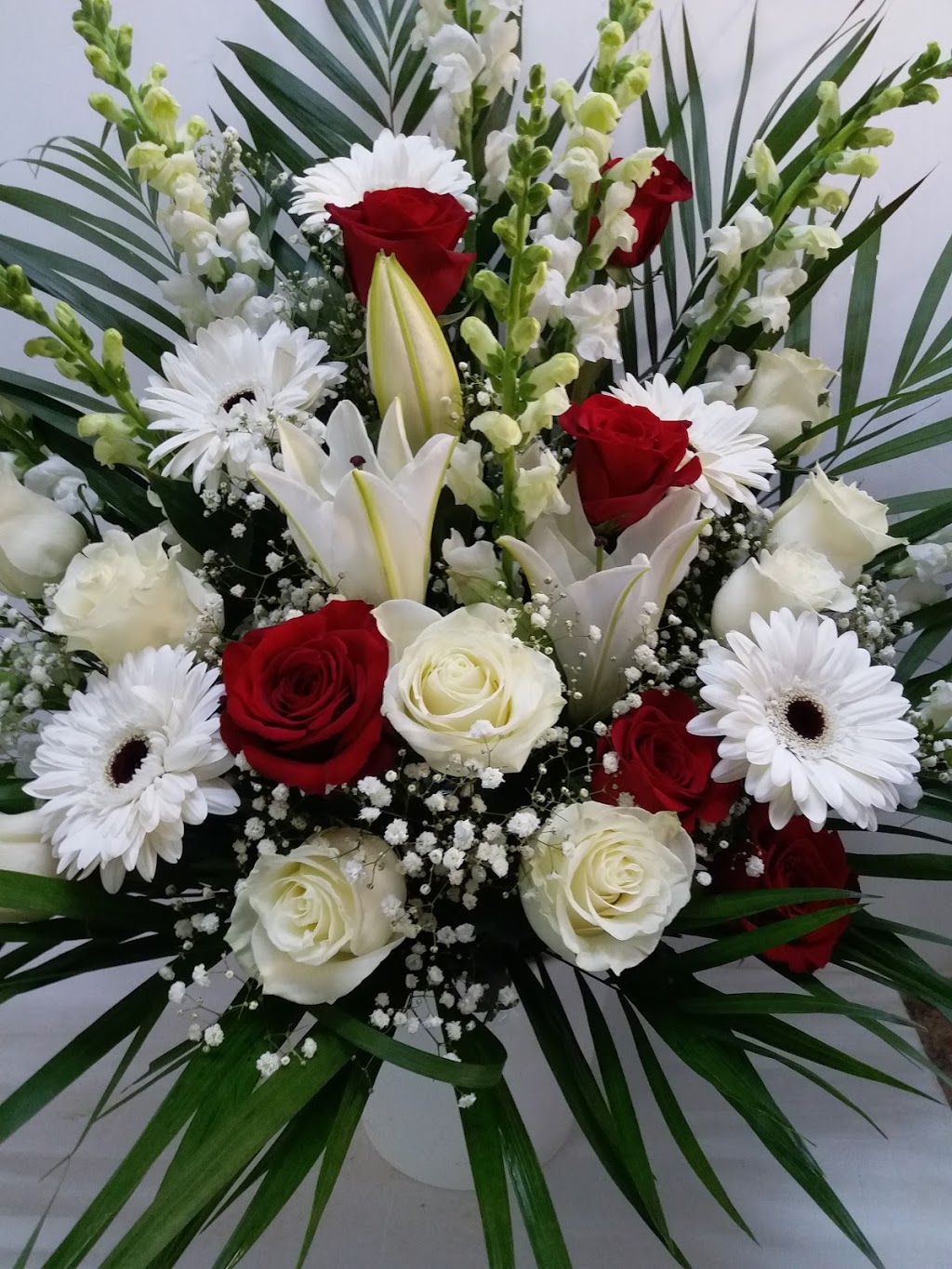 Bayview Fancy Flowers | 1213 Bayview Ave, Toronto, ON M4G 2Z8, Canada | Phone: (647) 347-2566