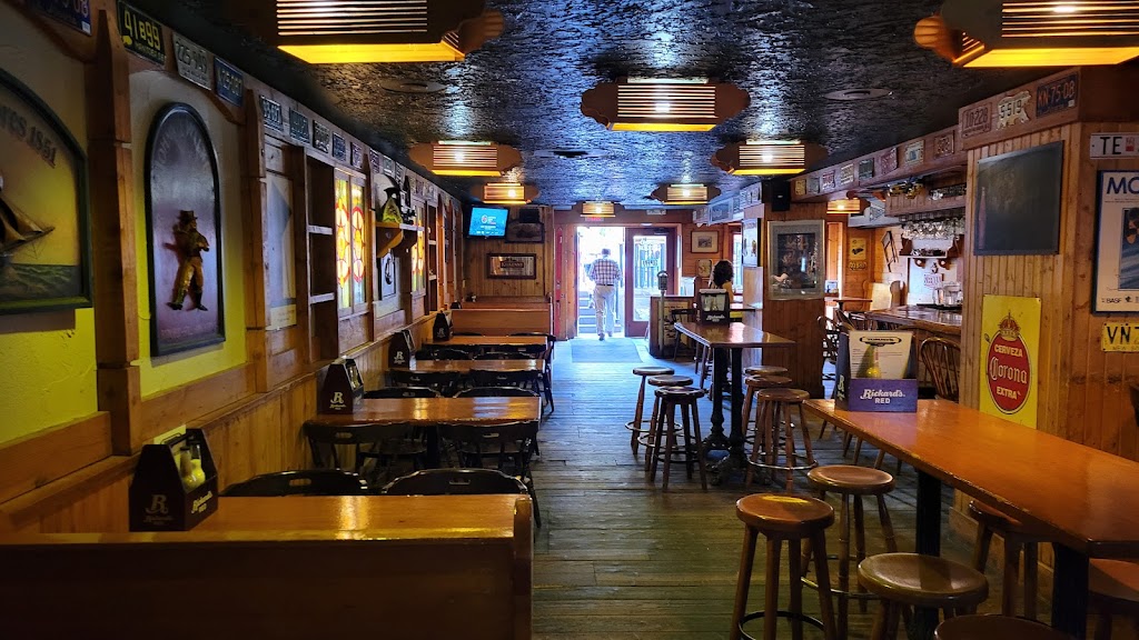 Tommys Neighbourhood Pub | 120 Banff Ave, Banff, AB T1L 1A4, Canada | Phone: (403) 762-8888
