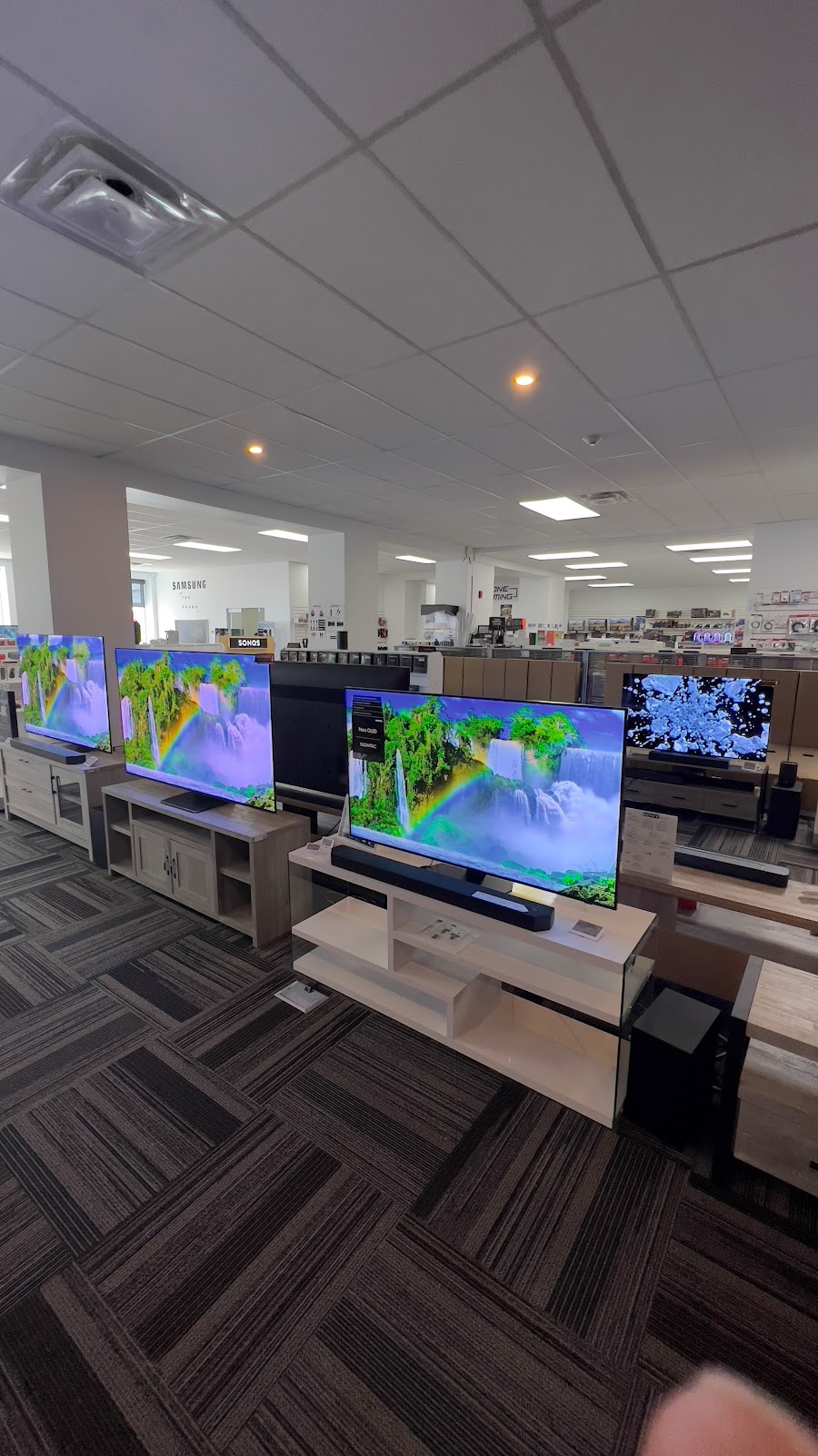Sonxplus Alma | Lac St-Jean | 1710 Av. du Pont S, Alma, QC G8B 6N4, Canada | Phone: (418) 669-0999