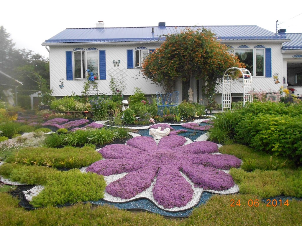 Mosai Dentelle Garden | 536 Rue Monfette, Asbestos, QC J1T 4A8, Canada | Phone: (819) 879-7724