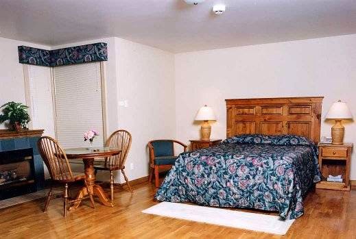 Breakers Motel on the Lake | 94 Green St, Cobourg, ON K9A 3W1, Canada | Phone: (905) 372-9231