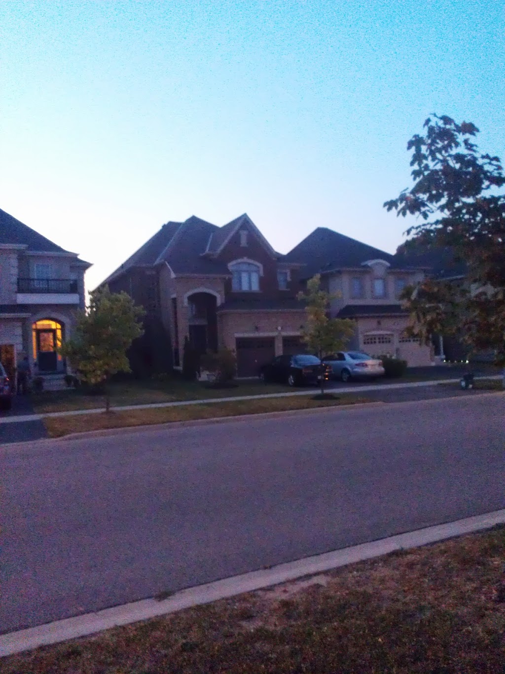 McLeod Park | 3914 Skyview St, Mississauga, ON L5M 8A4, Canada | Phone: (905) 625-3600