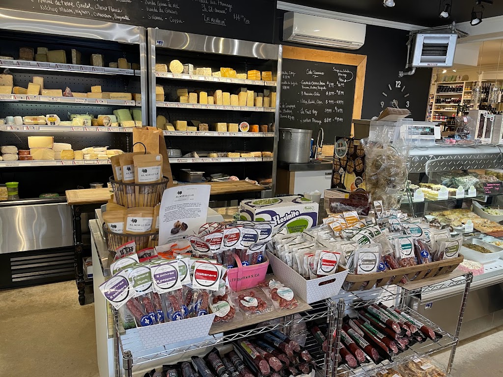 Le St-Amour Épicerie Urbaine | 764 Rue de St Jovite, Mont-Tremblant, QC J8E 3E9, Canada | Phone: (819) 717-3183
