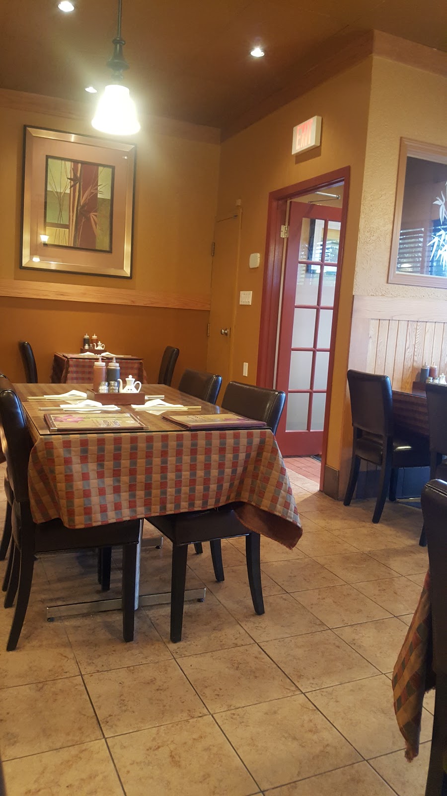 Saigon Red Sky | 176 Bedford Dr NE suite 9, Calgary, AB T3K 2M9, Canada | Phone: (403) 265-8668