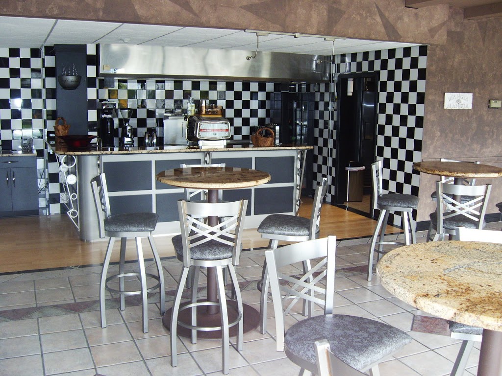 Club Il Cavallino | 9420 Tecumseh Rd E, Windsor, ON N8R 1A2, Canada | Phone: (519) 979-2937