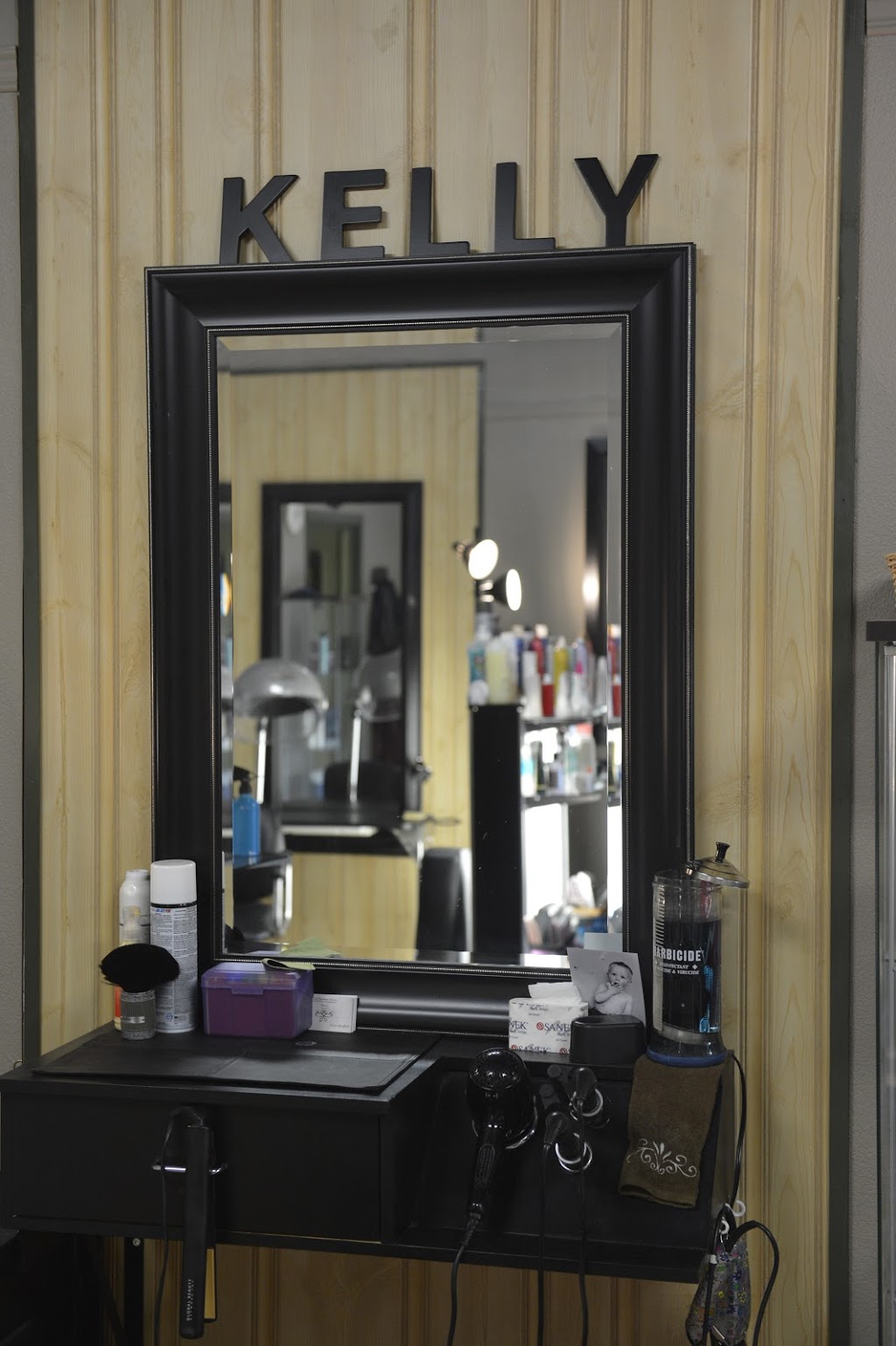 The Dressing Room Hair Studio | 17 Bridge St, Almonte, ON K0A 1A0, Canada | Phone: (613) 256-9800