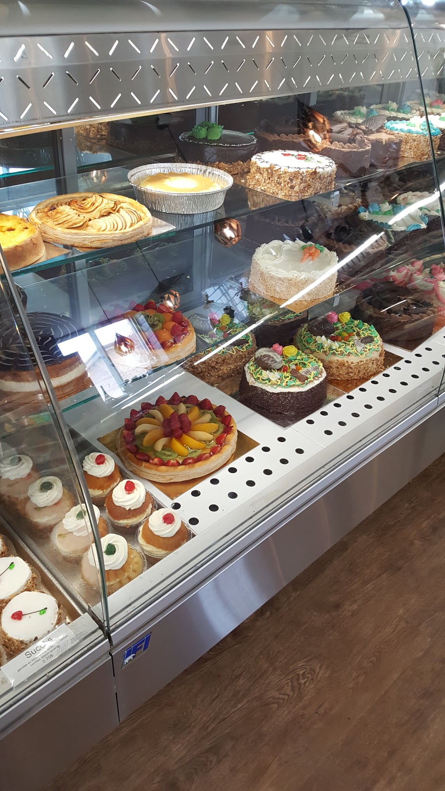 Pâtisserie Bel-Air | 3913 Rue Bélanger, Montréal, QC H1X 1B5, Canada | Phone: (514) 721-4997