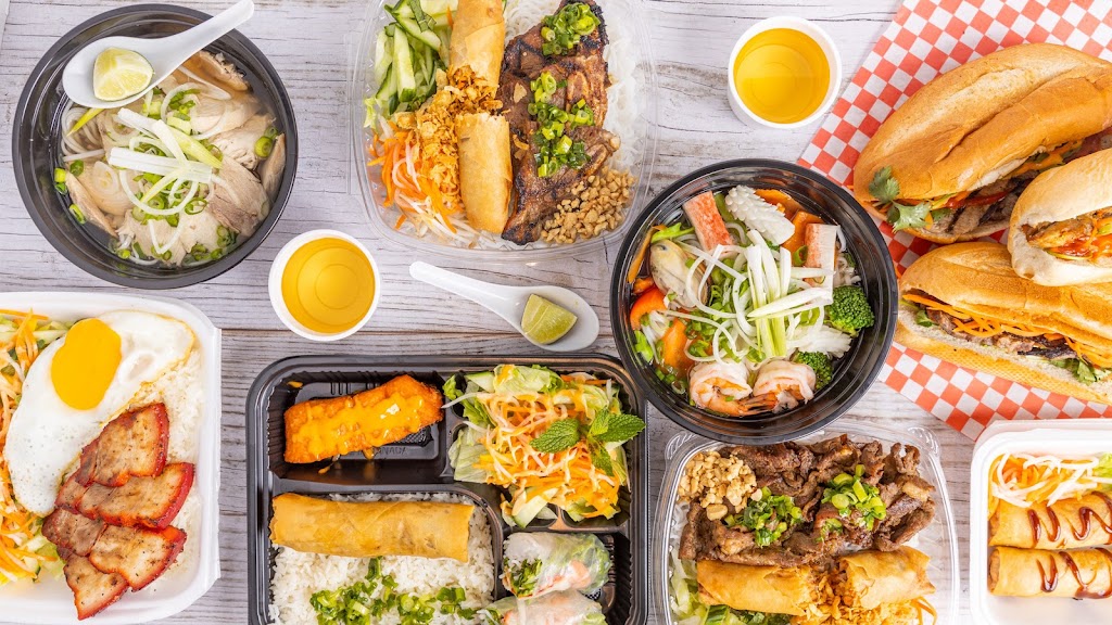The Art of Pho | 240 Leighland Ave, Oakville, ON L6H 3H6, Canada | Phone: (905) 337-0008