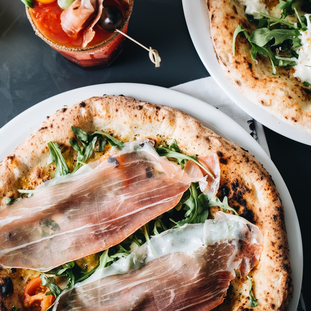 N° 900 pizzeria | 540 Promenade Du Centropolis, Laval, QC H7T 3C2, Canada | Phone: (450) 973-0947