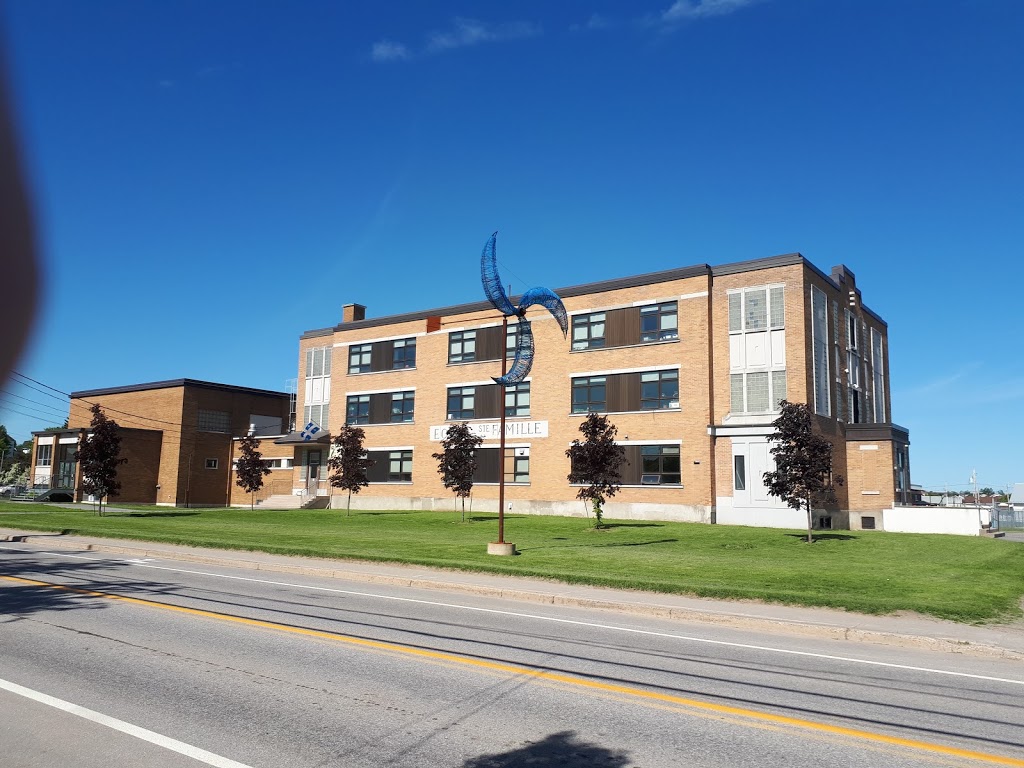 Ecole Ste. Famille | 187 Rue Galipeau, Thurso, QC J0X 3B0, Canada | Phone: (819) 427-1017