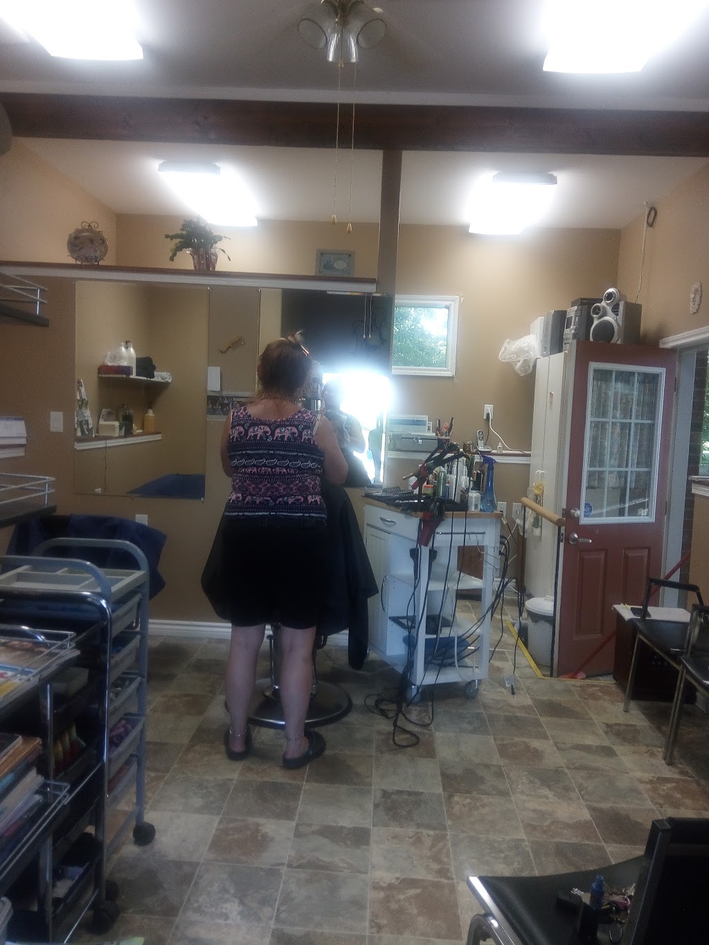 Sherri Scarletts Hair Studio | 440 Main St W, Shelburne, ON L0N 1S3, Canada | Phone: (519) 925-9648